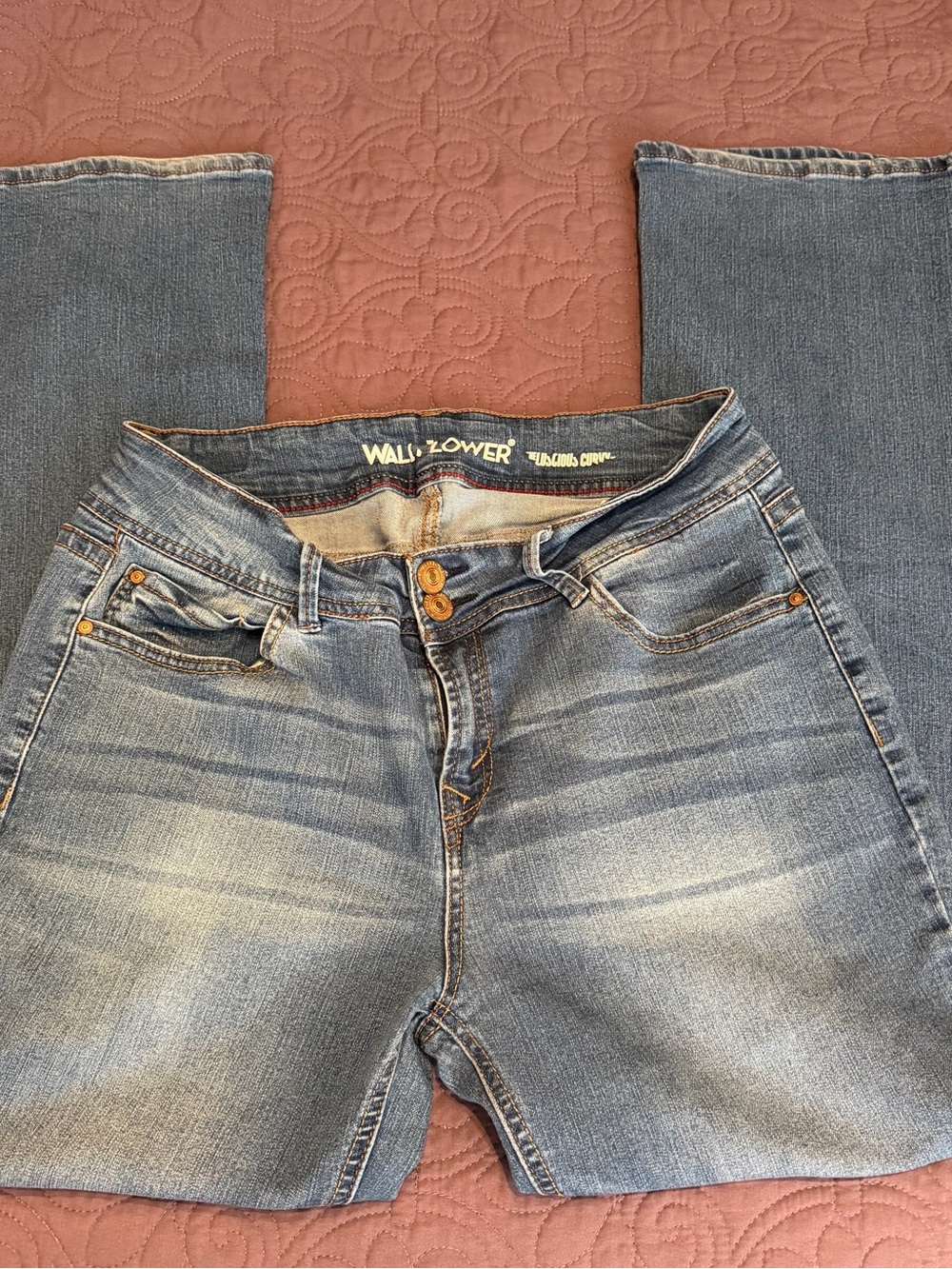 Junior’s Wallflower Luscious Curvy Bootcut Jeans, EUC, 13S